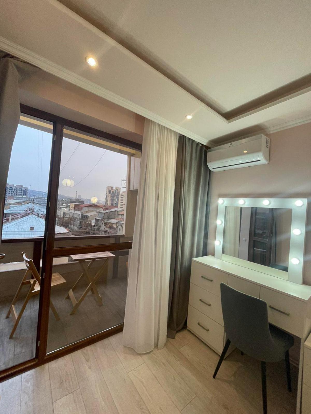 Republic Square Apartment Erévan Extérieur photo