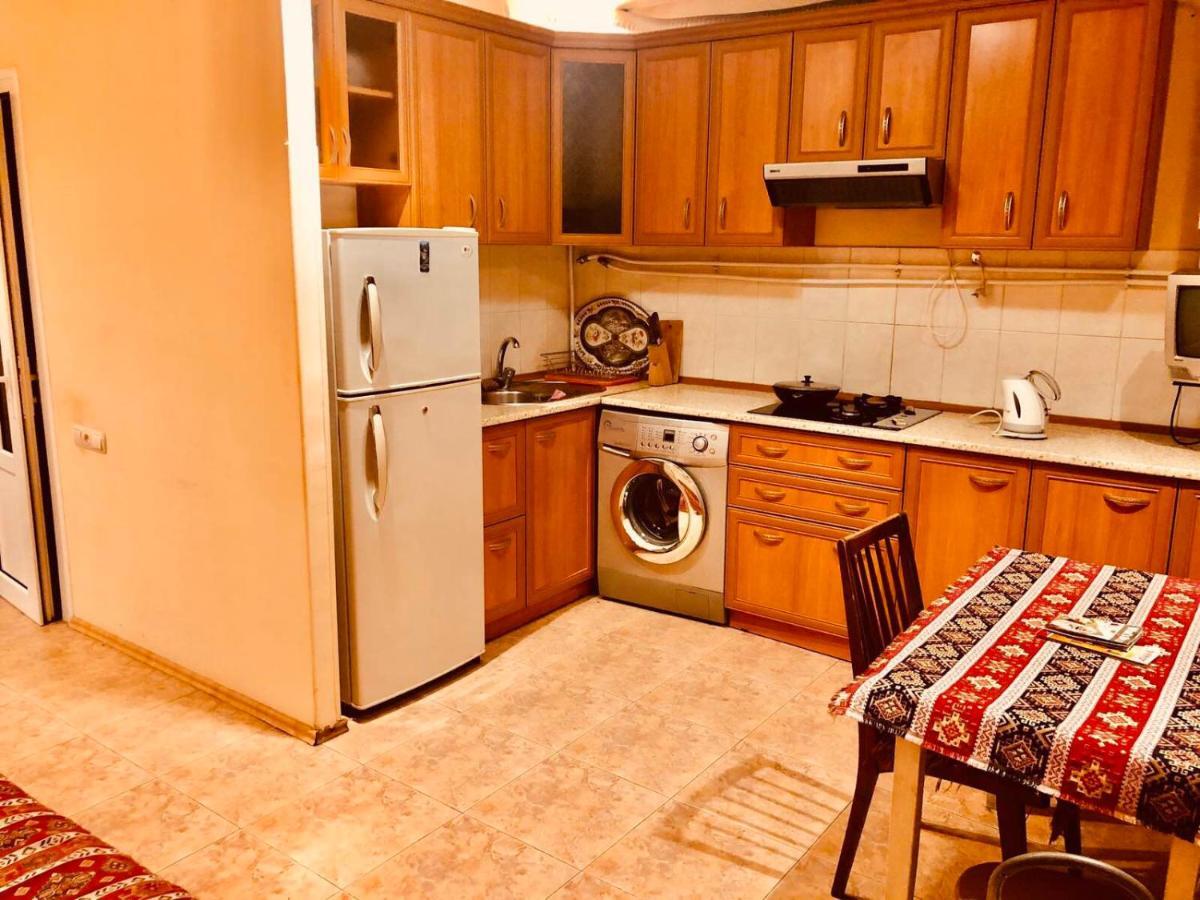 Republic Square Apartment Erévan Extérieur photo
