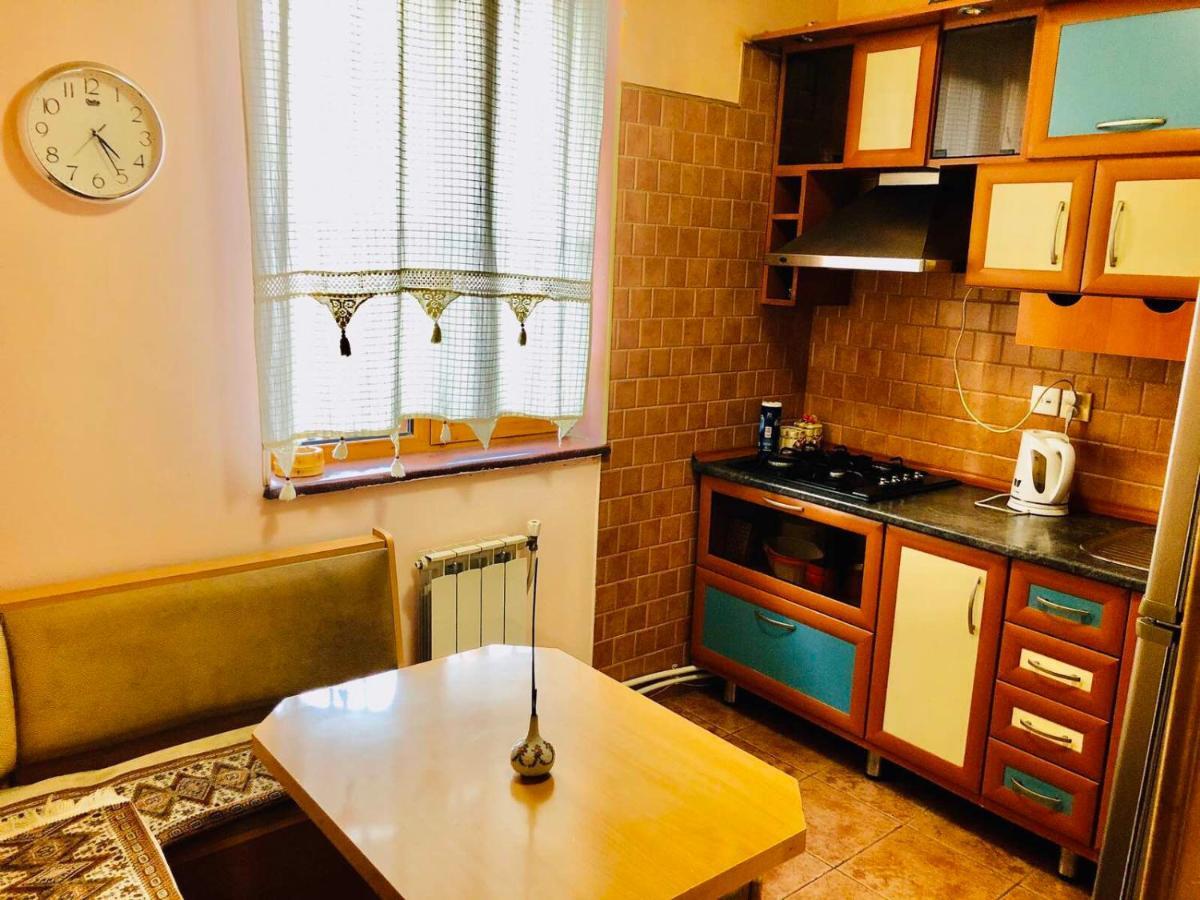 Republic Square Apartment Erévan Extérieur photo