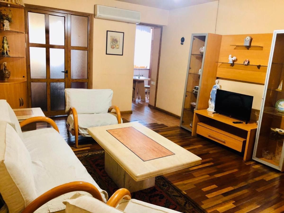 Republic Square Apartment Erévan Extérieur photo